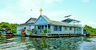Плавающая церковь протестант. миссии в Камбодже
