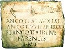 Фрагмент надгробия Анкоции с изображениями якоря и рыбы из катакомб св. Себастиана. Нач. III в.