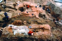 Раскопки надвратной церкви 90-х гг. XII в. около Михайловского собора. 1999 г.