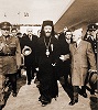 Архиеп. Макарий III во время визита в Афины в 1969 г. и министр иностранных дел Греции П. Пипинелис. Фотография. 1969 г.