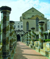Двор мон-ря св. Клары в Неаполе. Нач. XIV — 1-я пол. XVIII в.