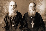 Архимандриты Климент (Жеретиенко) (слева) и Макарий (Величко). Фотография. 20-е гг. ХХ в.