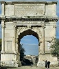 Триумфальная арка имп. Тита в Риме с посвятительной надписью на аттике. 81 г. по Р. Х.