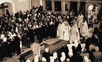 Первая литургия в Покровском храме после его восстановления, возглавляемая Святейшим Патриархом Московским и всея Руси Алексием I. Фотография. 21 мая 1955 г.