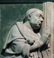 Николай Кузанский. Фрагмент надгробия. Ок. 1465 г. Скульптор А. Бреньо (ц. Сан-Пьетро-ин-Винколи, Рим)