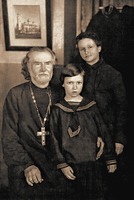 Сщмч. Петр Сахаровский, прот., с семьей. Фотография. 30-е гг. ХХ в.