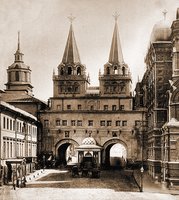 Вид на Воскресенские ворота и Иверскую часовню. Фотография. 1883-1884 гг.
