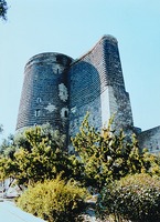 Девичья башня в Баку. VII в. до Р. Х.— XII в. по Р. Х. Фотография. 2001 г.