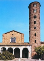 Церковь Сант-Апполинаре Нуово (VI в.) и кампанила (IX-X вв.) в Равенне