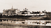 Деревяницкий мон-рь и корпус училища для сирот. Фотография. Нач. XX в. 