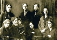 Кликните для увеличения картинки Сщмч. Иоанн Днепровский с близкими. Фотография. 30-е гг. XX в.