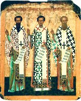 Святители Василий Великий, Иоанн Златоуст и Григорий Богослов. Икона-таблетка. Кон. XV в. (НГОМЗ)