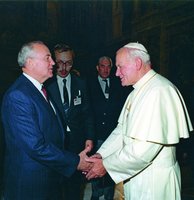 Встреча Иоанна Павла II, папы Римского, с Генеральным секретарем ЦК КПСС М. С. Горбачёвым. Фотография. 1 дек. 1989 г.