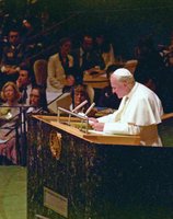 Выступление Иоанна Павла II, папы Римского, на сессии ООН. Фотография. 5 окт. 1995 г.