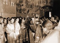 Первое богослужение в Троицком соборе по возрождении мон-ря. Фотография. 23 нояб. 1989 г.