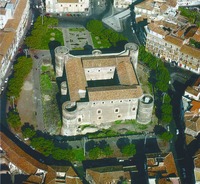 Замок имп. Фридриха II Штауфена в Урсино, Сицилия. 1239–1250 гг.