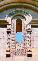 Декор фасада кафоликона мон-ря Ишхани