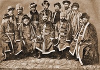 Волостной правитель Таттимбет среди казах. знати. Фотография. 1862 г.