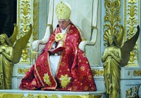 Бенедикт XVI, папа Римский, облаченный в каппу. Фотография. 2008 г.