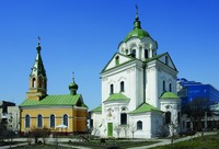 Церковь свт. Николая Чудотворца (Набережного) (справа). 1772–1775 гг. Фотография. 2013 г.