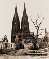 Кафедральный собор в Кёльне после бомбардировок. Фотография. 1946 г.