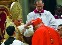 Папа Римский Бенедикт XVI возводит в кардинальское достоинство архиеп. Велазио де Паолиса на консистории 20 нояб. 2010 г.