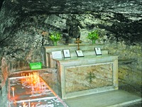 Пещера прор. Илии в церкви мон-ря Стелла Марис