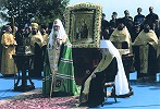 Патриарх Московский и всея Руси Кирилл и митр. Киевский  и всея Украины Владимир совершают молебен  на Владимирской горке в Киеве. 27 июля 2013 г.