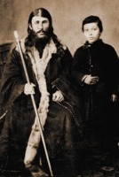 Свящ. Иероним Садзаглишвили с сыном Георгием. Фотография. Сер. 60-х гг. XIX в.