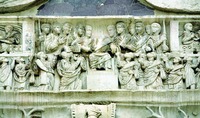 Константин Великий на троне. Фрагмент фриза Арки Константина в Риме. 312–315 гг.