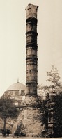 Колонна Константина на форуме Константина (пл. Чемберлиташ). 328 г. Фотография. 1912 г.