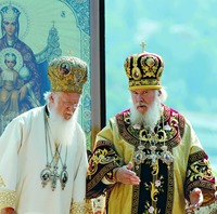 Патриарх Константинопольский Варфоломей и патриарх Московский и всея Руси Алексий II на Ассамблее в честь 2000-летия рождества св. ап. Павла в Стамбуле 10 окт. 2008 г.