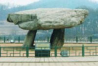 Дольмен на о-ве Канхвадо (Республика Корея). Эпоха бронзы