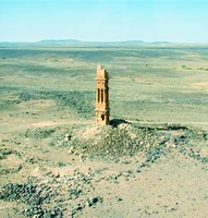 Гробница в форме обелиска в муниципалитете Тархуна-ва-Масалата. Ок. II в. до Р. Х.
