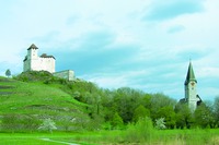 Замок Гутенберг (XII–XIX вв.) и католич. ц. свт. Николая (1912) в Бальцерде