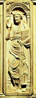 Ап. Лука. Фрагмент рельефа трона Максимиана. 545–553 гг. (Архиепископский музей в Равенне)