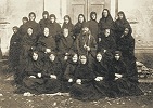 Архиеп. Костромской и Галичский Севастиан (Вести) с сестрами мон-ря. Фотография. Нач. 20-х гг. ХХ в.