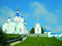 Собор в честь Рождества Пресв. Богородицы (1860) и ц. Всех святых (1819). Фотография. 10-е гг. XXI в.