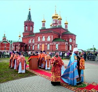 Архиерейское богослужение в Мамонтовом во имя свт. Николая Чудотворца мон-ре. Фотография. 2016 г.