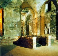 Интерьер нижней ц. Сан-Мартино-аи-Монти в Риме. IX–XI вв.