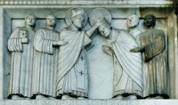 Св. Мартин поставляет в епископы. Скульптура фасада собора Сан-Мартино в Лукке. Ок. сер. XIII в. Мастерская Гвидо Бигарелли