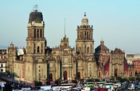 Кафедральный католич. собор в Мехико. 1573–1813 гг. Архитекторы К. де Арсиньега, Х. М. де Агуэро