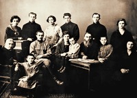 Кликните для увеличения картинки Сщмч. Михаил Богородицкий с семьей. Фотография. 1926 г.