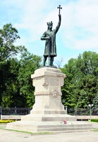 Памятник св. Стефану III Великому в Кишинёве. 1927 г. Скульптор А. Плэмэдялэ