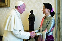 Встреча Аун Сан Су Джи с папой Франциском в Риме. 2013 г.