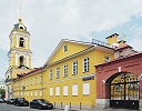 Вид на мон-рь со стороны ул. Рождественки. Фотография. 2017 г.