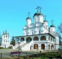 Церковь в честь Св. Троицы в Б. Вязёмах. Кон. XVI в., 1694–1702 гг. Фотография. 2015 г.