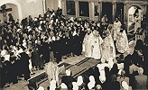 Первая литургия в Покровском храме после его восстановления, возглавляемая Святейшим Патриархом Московским и всея Руси Алексием I. Фотография. 21 мая 1955 г.