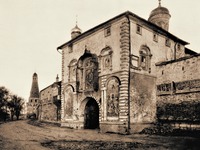 Западные св. ворота с надвратной ц. во имя Всемилостивого Спаса. 1593 г. Фотография. 20-е гг. XX в.