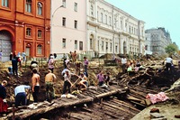 Археологические раскопки в Историческом проезде. Фотография. 1988 г.